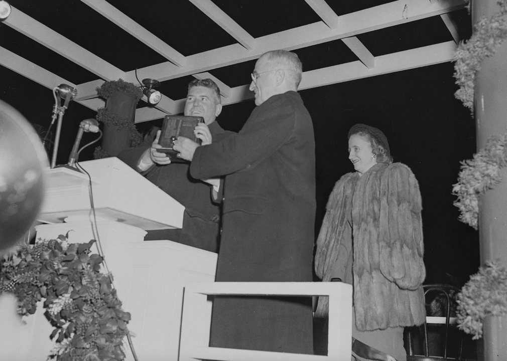 1948: Truman lights the tree from across the country